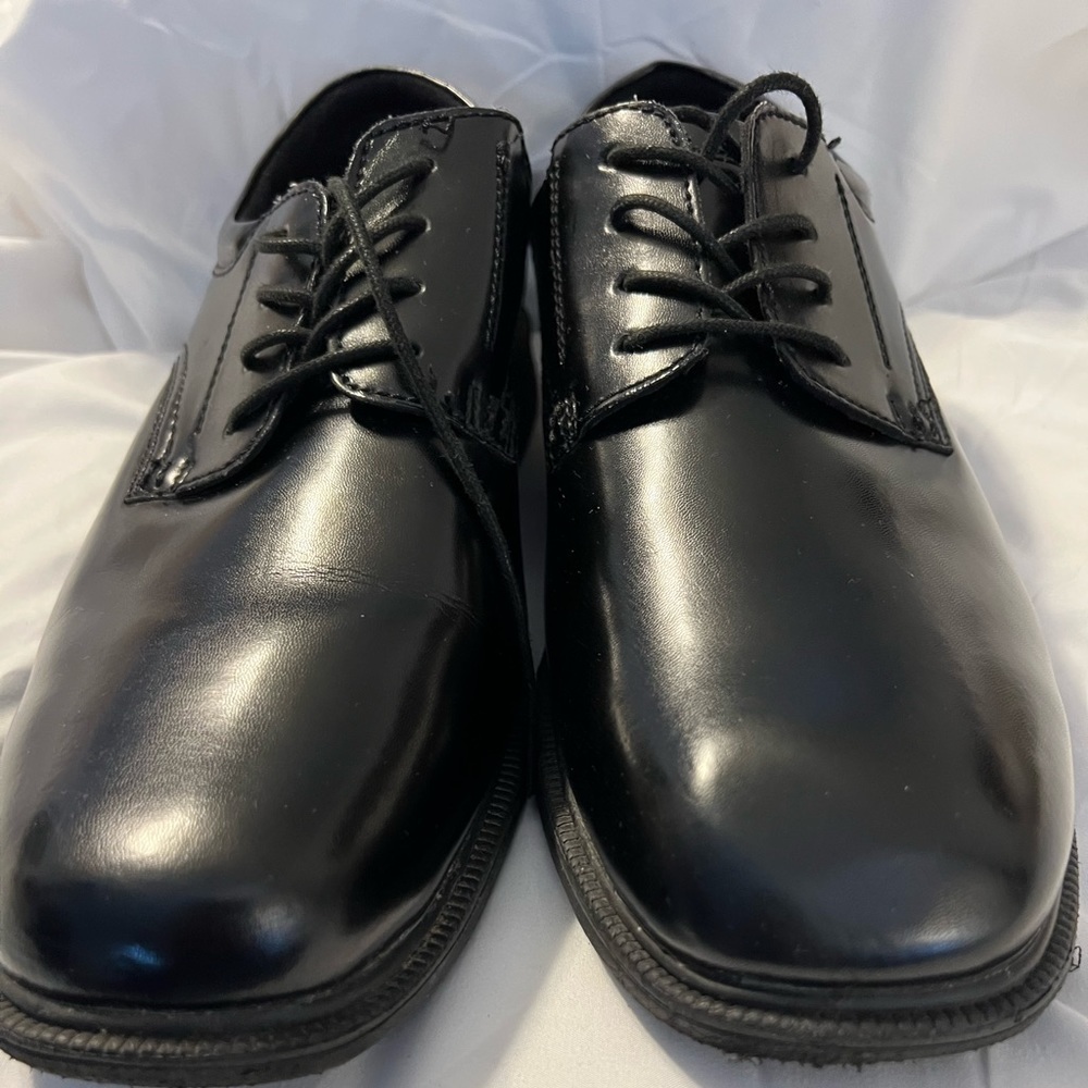 Nun Bush  Men’s Black lace up shoes. Size 13 W